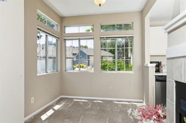 Building Photo - 8170 Mountain View Dr