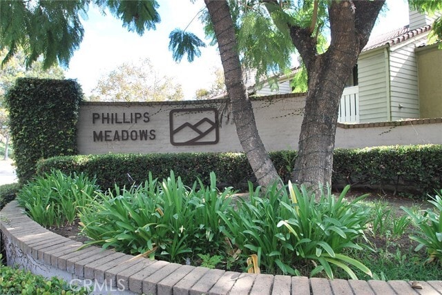 Building Photo - 46 Town and Country Rd