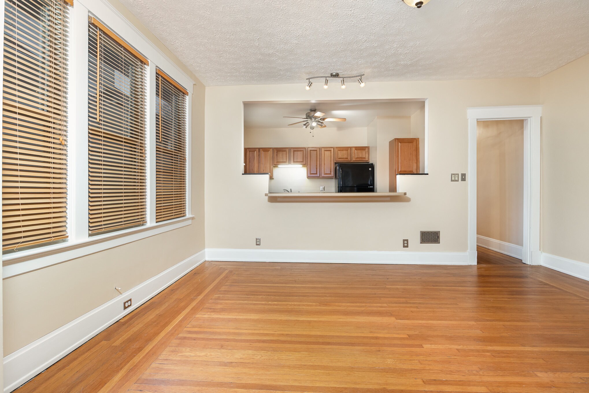 Dining Room / Bar Top - 5248 Montgomery Rd