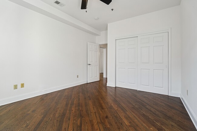 Building Photo - 915 Madison St