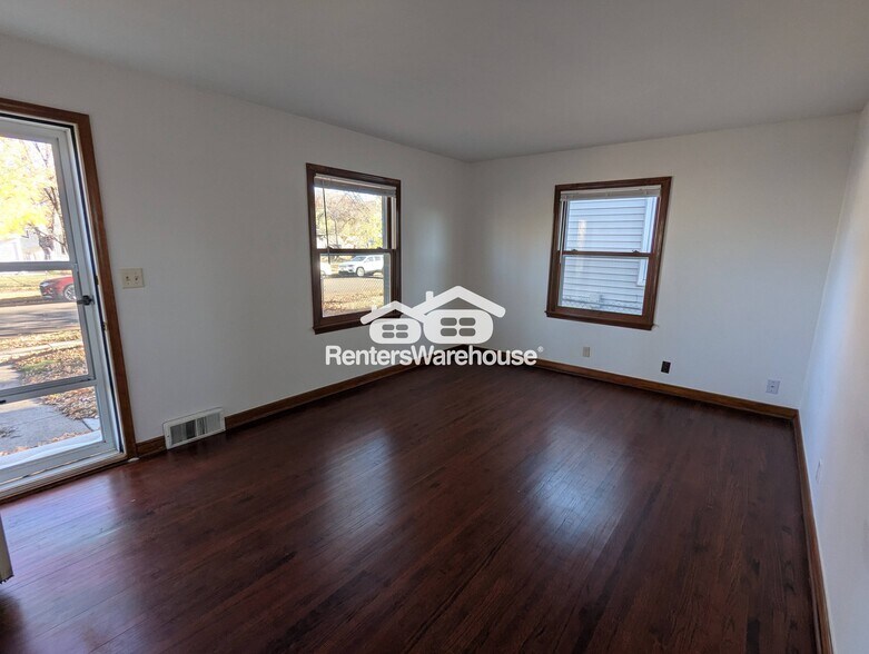 Building Photo - 5820 43rd Ave S