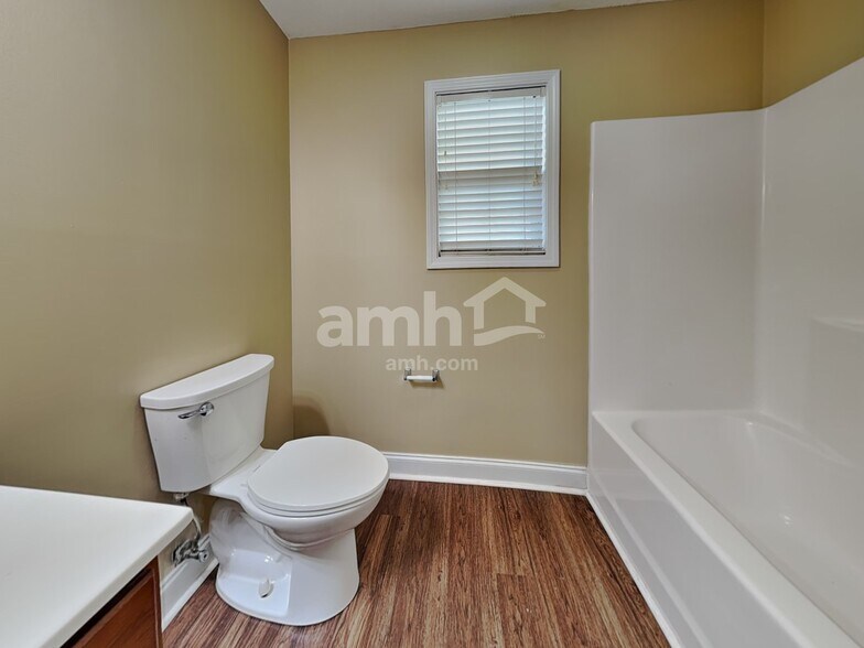 Building Photo - 5818 Rhyne Cove Ln