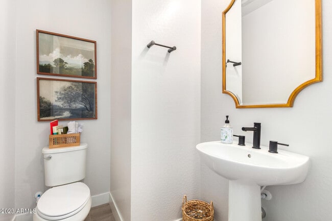 Building Photo - 2029 W Kinfield Trail