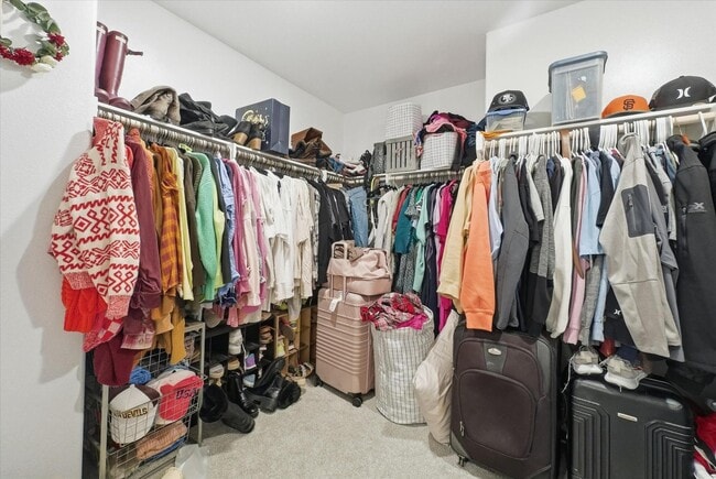 Building Photo - 155 Spectacle