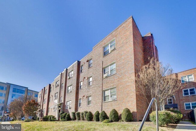 Building Photo - 1722 N Quinn St