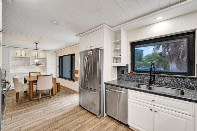 Building Photo - 5612 Harding St