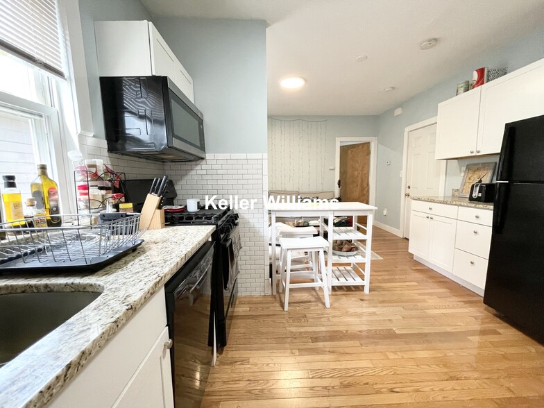 Building Photo - 44 Ward St