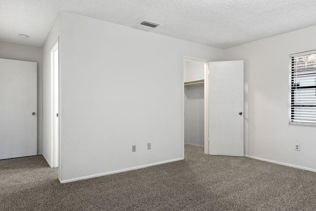 Building Photo - 223 E Fern Dr
