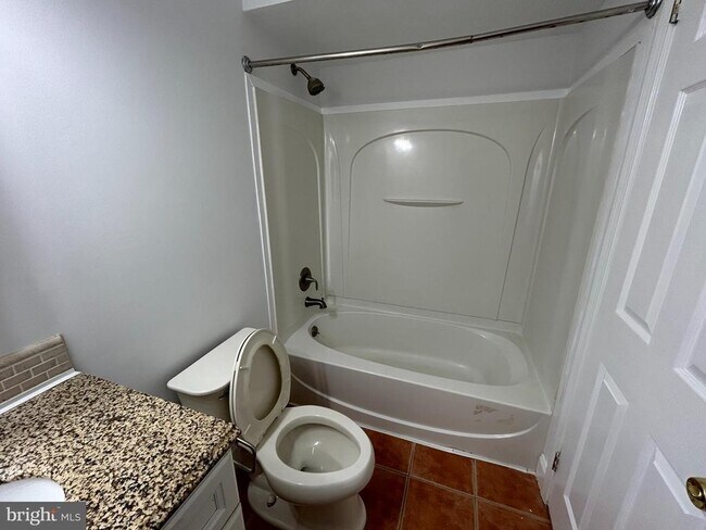 Building Photo - 25 Wyndham Pl