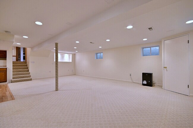 Building Photo - 2360 N Drury Ln