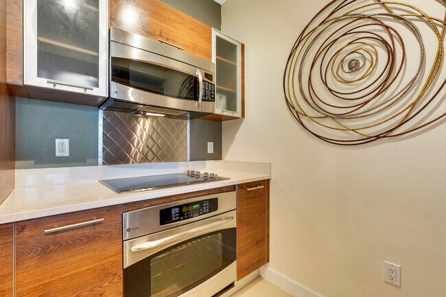 Building Photo - 480 Hibiscus St