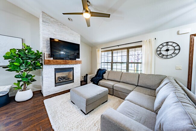 Building Photo - 3400 Riverstone Ct