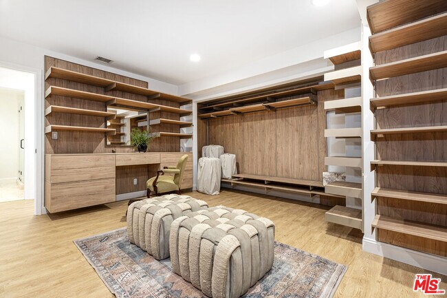 Building Photo - 1411 Wellesley Dr