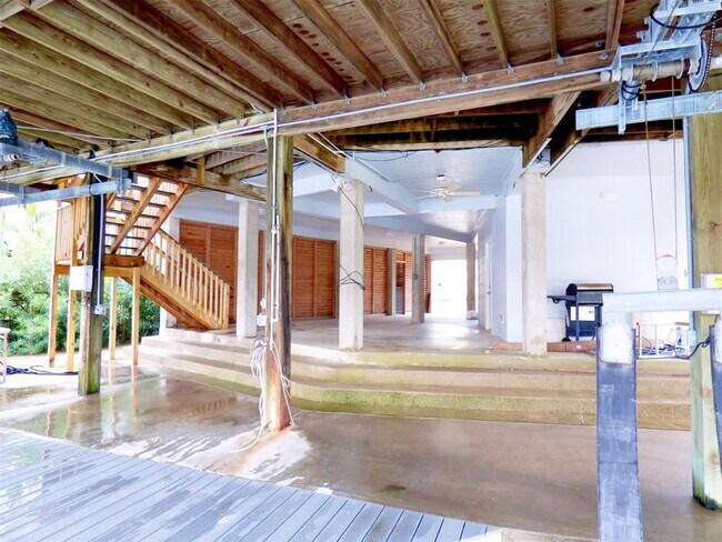 Building Photo - 1027 Short Reach Dr