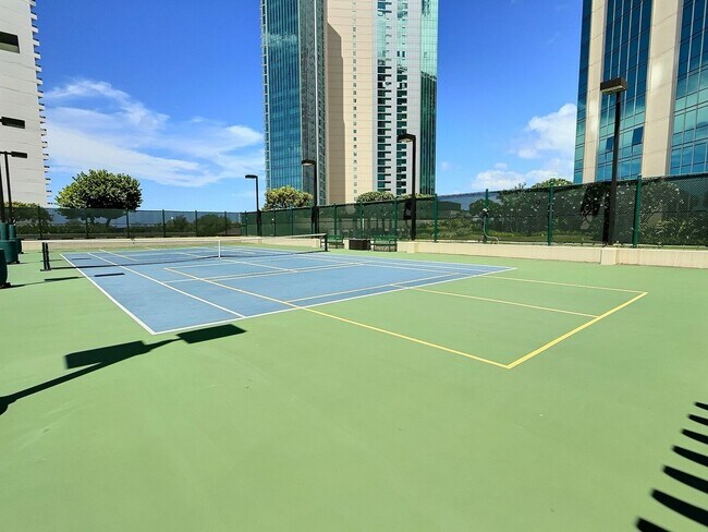 Building Photo - Luxurious One-Year Rental in the Heart of Kaka‘ako – with  Resort Amenities