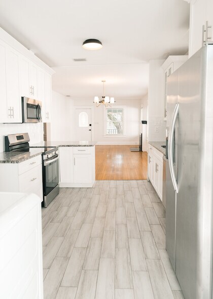 Building Photo - 902 W Columbus Dr