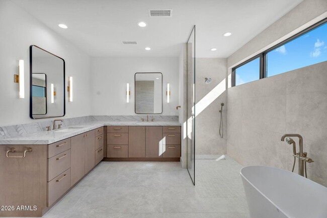 Building Photo - 6975 North 39th Pl