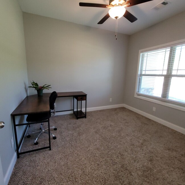 Building Photo - near Fort Moore 4 bedroom 2 bath house for...