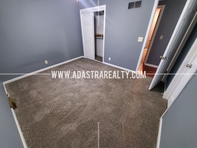 Building Photo - Beautiful Shawnee Home-AVAILABLE in JUNE!!