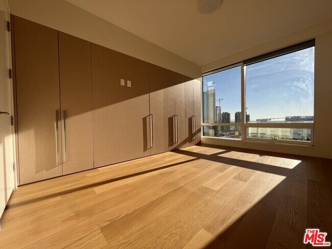 Building Photo - 877 Francisco St