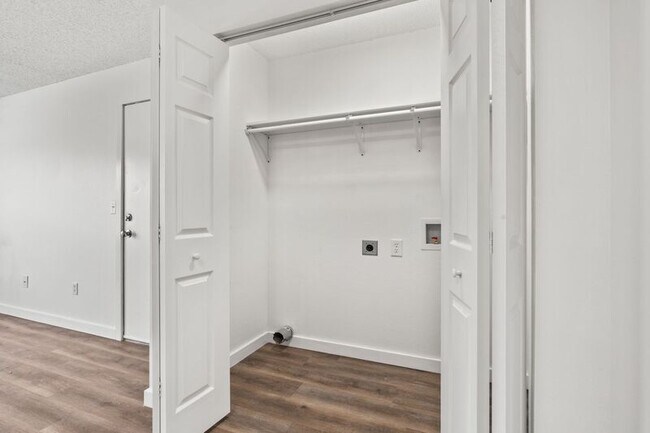 Building Photo - 3140 W Greenwood St