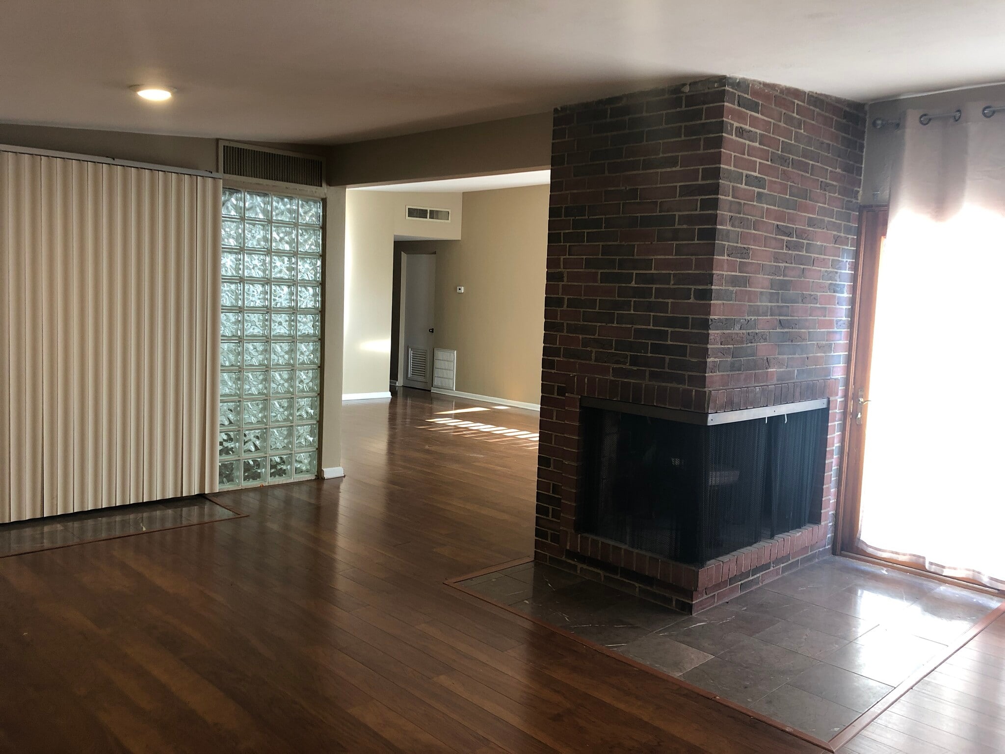 Building Photo - 19 Stoneyside Ln