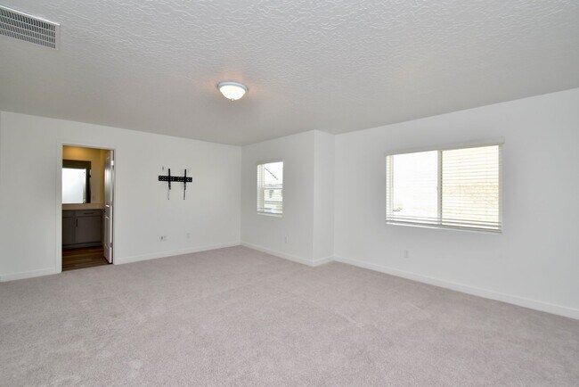 Building Photo - Spacious Saratoga Springs 4 Bed 3.5 Bath Corner Home with Stunning Views