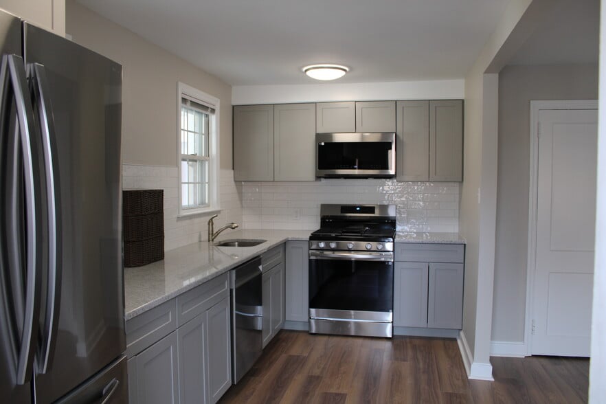 Kitchen - 1917 Winton Ave