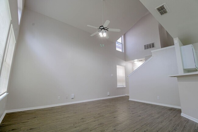 Building Photo - 9331 Gillcross Way