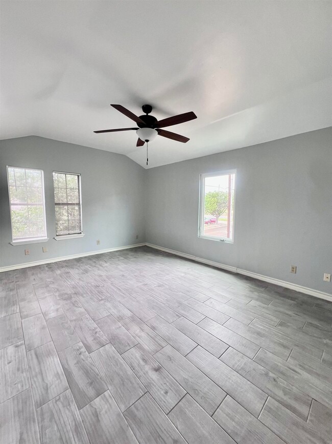 Building Photo - 207 Martingale