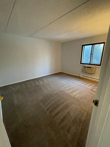 Master Bedroom - 600 Campbell Cir