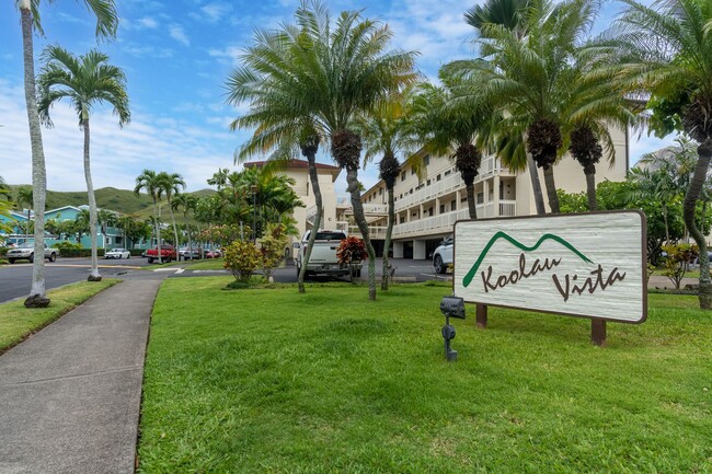 Building Photo - 2 bedroom / 1 1/2 bath / 2 parking condo i...