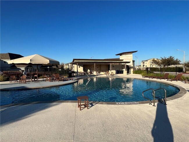 Building Photo - 308 S Brook Dr