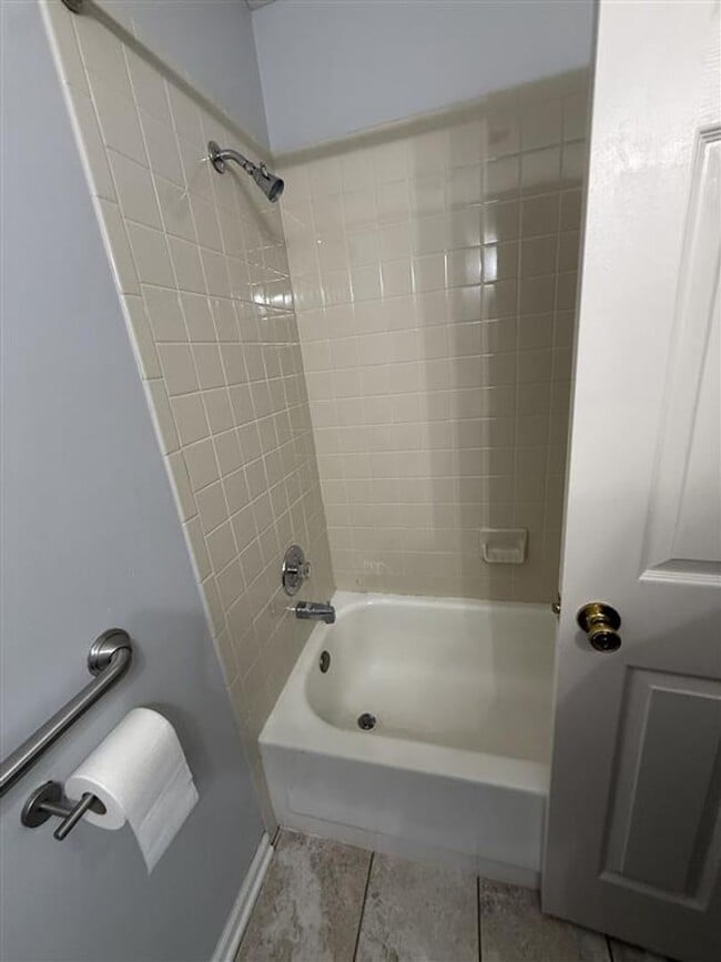 Building Photo - Very Nice 3 Bedroom Home in Hendersonville!
