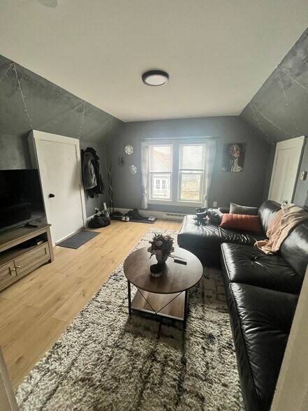 Building Photo - 27 Dearborn Ave