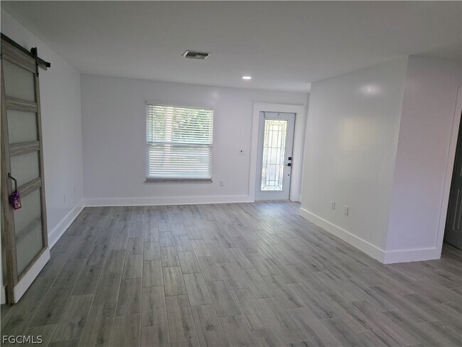 Building Photo - 4474 E Riverside Dr