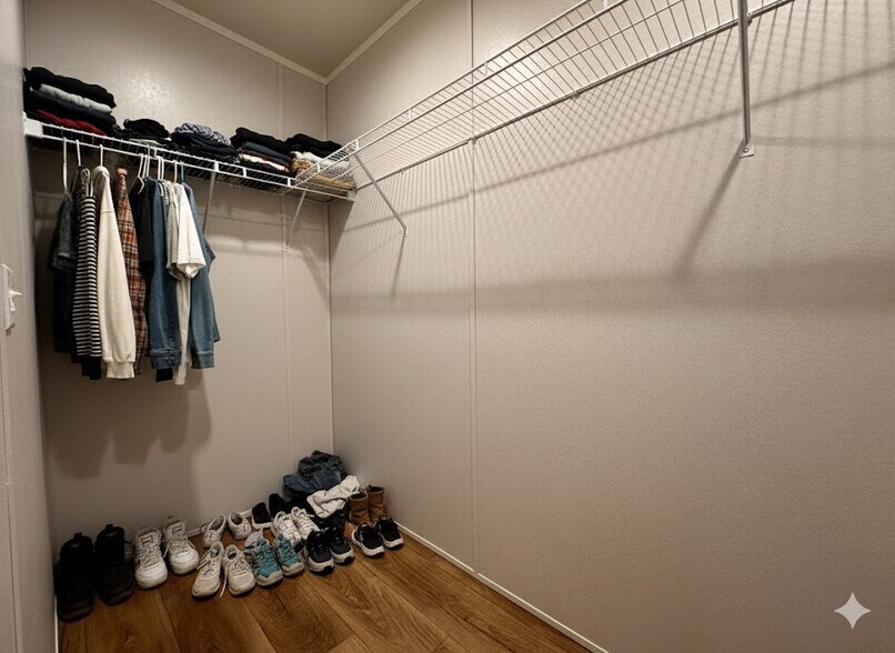 Building Photo - 18 Jubilee St