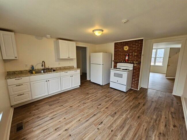 Primary Photo - 71 Moultonville Rd