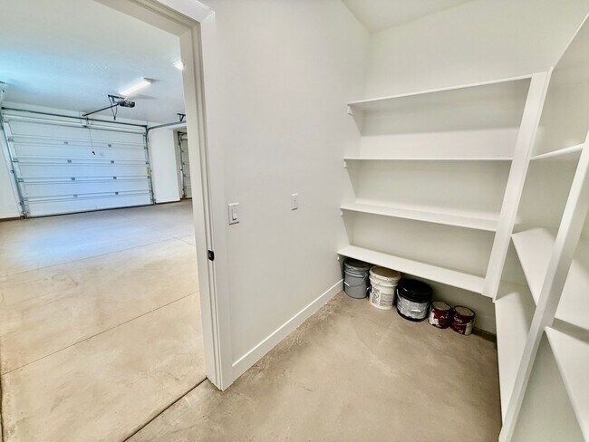 Building Photo - BRAND NEW Three Bedroom Townhome in Desert...