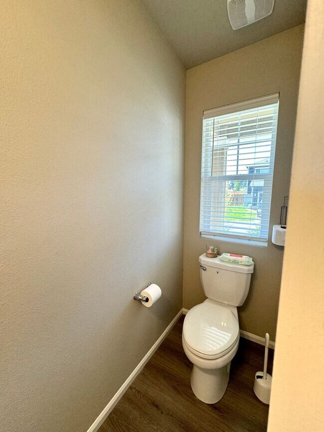 Building Photo - Charming 3-Bedroom Home in DuPont, WA