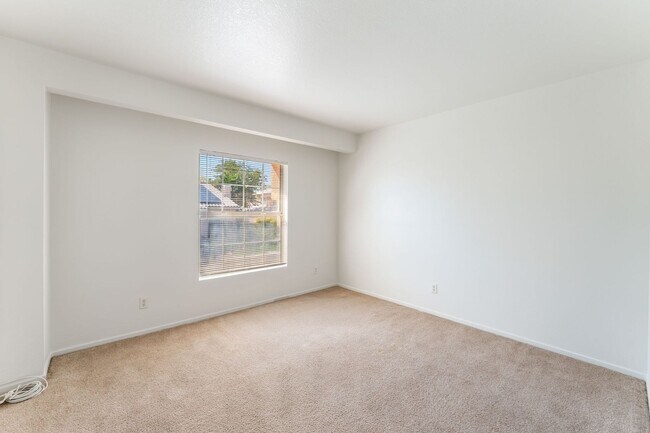 Building Photo - Northwest Townhome
