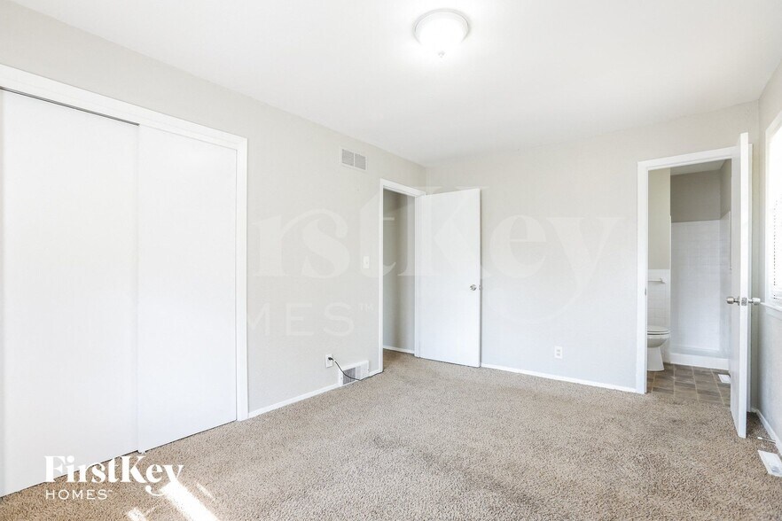 Building Photo - 3605 S Stayton Ave