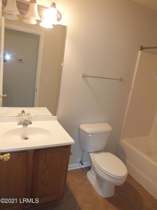 Building Photo - 255 Colony Dr