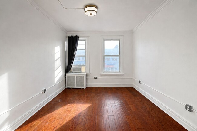 Building Photo - 96-13 Metropolitan Ave