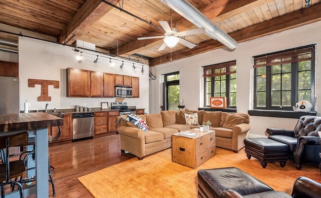 Building Photo - 1060 Worlds Fair Park Dr