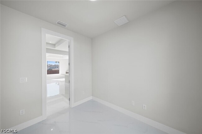 Building Photo - 2913 14th St W