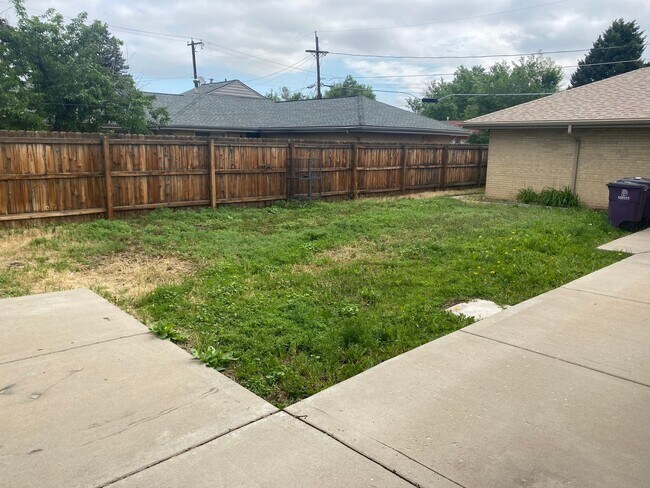 Building Photo - Move In Special offered 1 bedroom with 1 bath