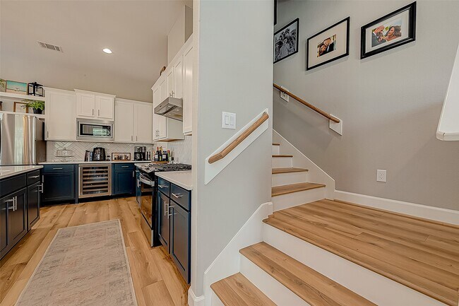 Building Photo - 909-A W 35th St