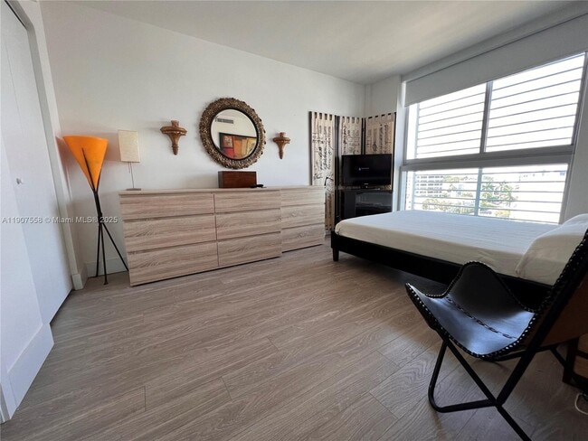 Building Photo - 1025-1092 92nd St