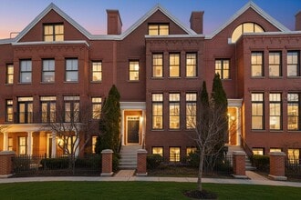 Building Photo - 1891 Admiral Ct